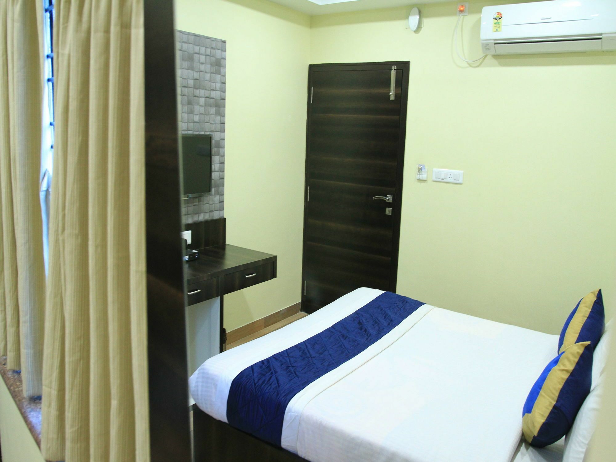 Oyo 7790 Hotel Royal Height Kolkata Exterior photo